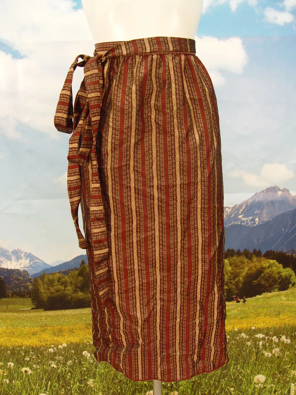 lange Dirndlschürze mit Webstreifen und tollem Muster  Dirndl-Schürze  TS753