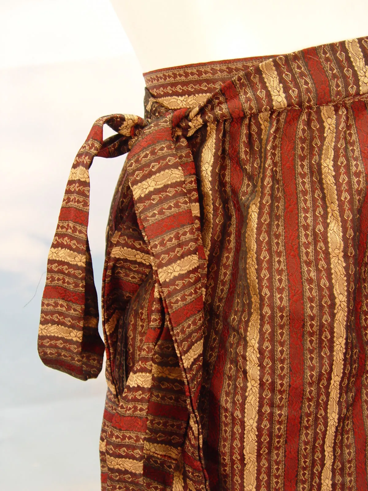 lange Dirndlschürze mit Webstreifen und tollem Muster  Dirndl-Schürze  TS753